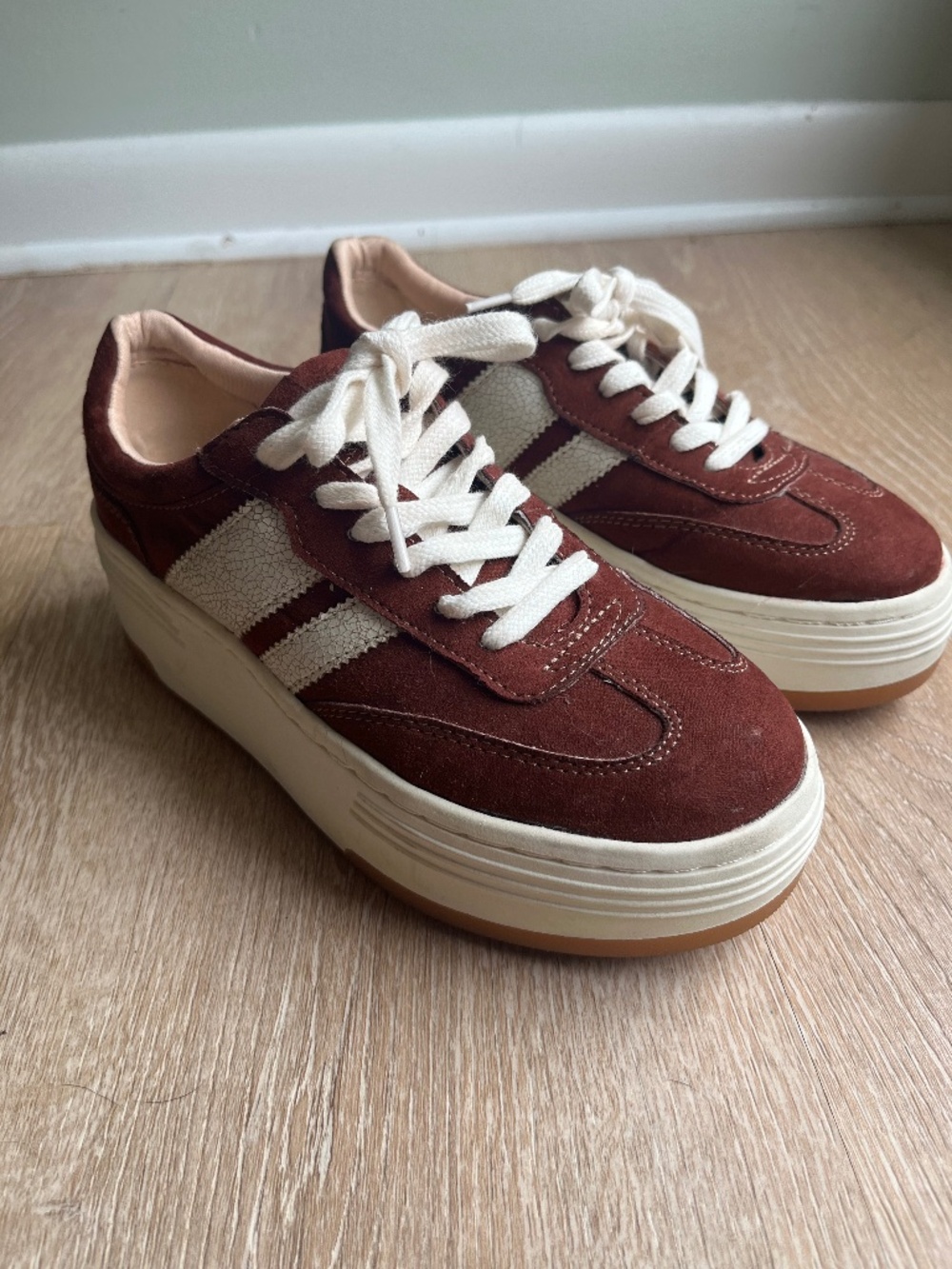Madden girl Livvyy platform sneakers dark rust 5